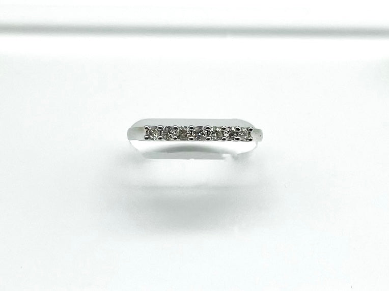 0.25 Point Round Brilliant Cut Diamond Ring