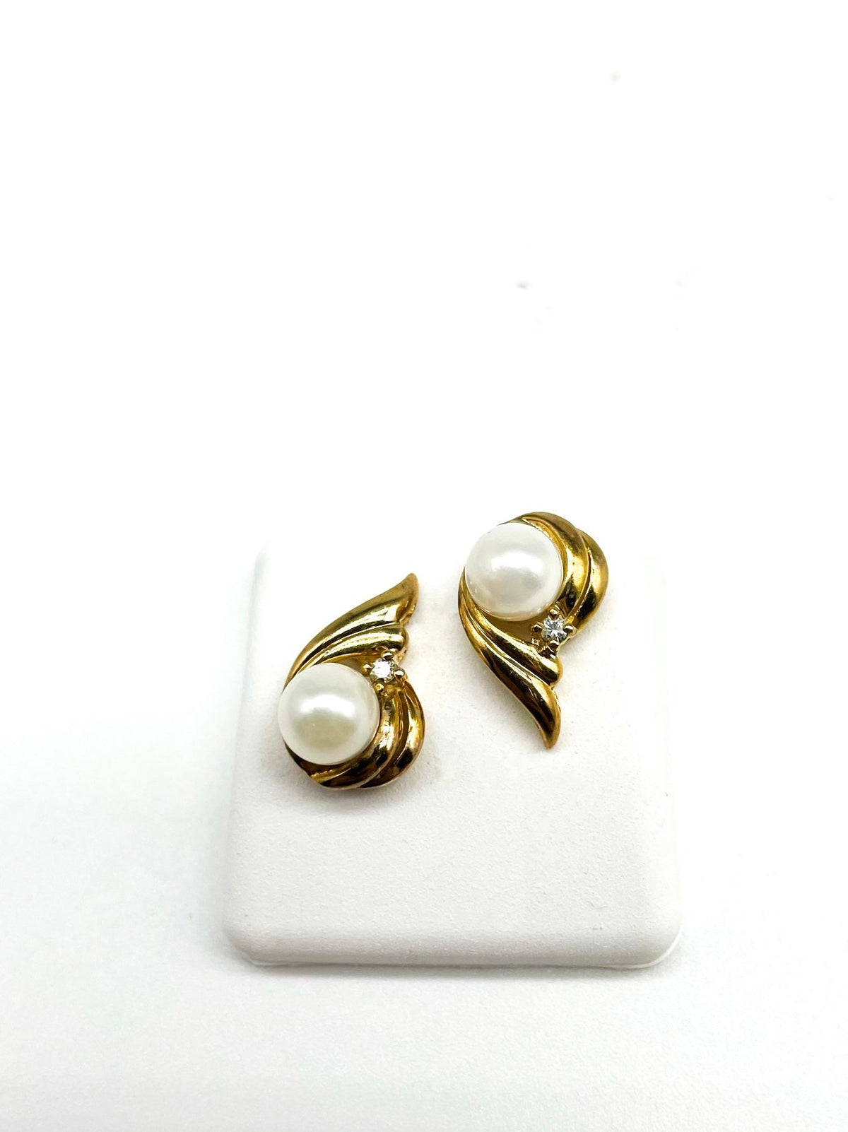 Pearl and Round Brilliant Earrings